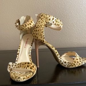 🥳 7/$10!! Cheetah Suede Heels. Size 8.